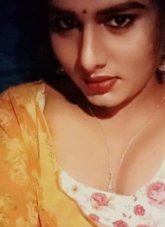 Luckybaby - Transsexual escort in Hyderabad Photo 3 of 5
