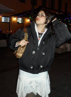 Lucy - puta in Dubai Photo 1 of 11