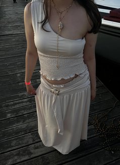 Lucy - puta in Dubai Photo 10 of 11