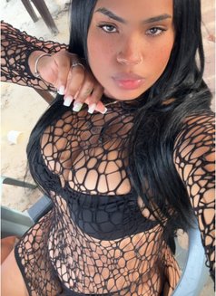 Lucy - puta in Şalālah Photo 1 of 3