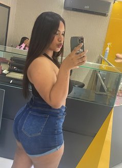 Lucy - puta in Şalālah Photo 3 of 3