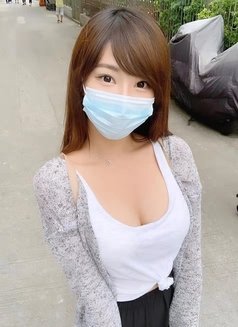 Lucy - escort in Guangzhou Photo 4 of 5