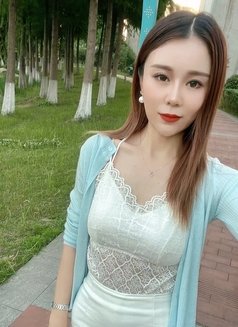 Lucy - escort in Guangzhou Photo 2 of 7
