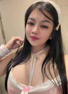 Lucy - escort in Jeddah Photo 1 of 4