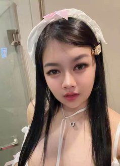 Lucy - escort in Jeddah Photo 2 of 4