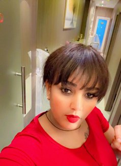 Lucy - escort in Dubai Photo 2 of 6