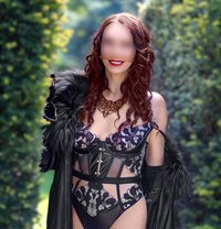 Lucy - Masajista in London Photo 1 of 21