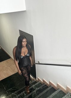 Lucy - puta in Dubai Photo 9 of 10