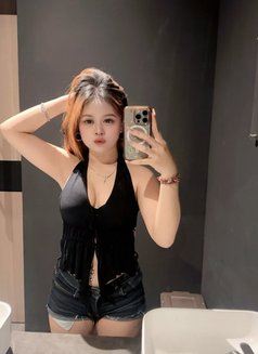 Lucy - escort in Jakarta Photo 3 of 5