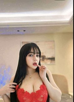 Lucy Just Arrived - puta in Riyadh Photo 4 of 6