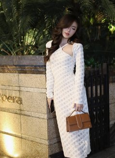 Lucy - escort in Bangkok Photo 5 of 6