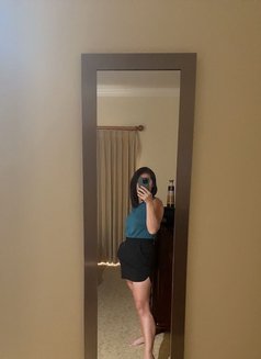 Lucy - escort in Cairo Photo 2 of 5