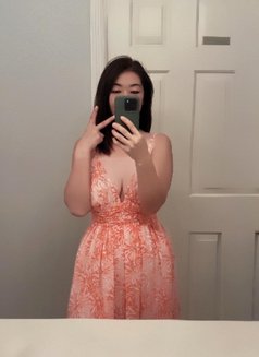 Lucy - escort in Cairo Photo 4 of 4