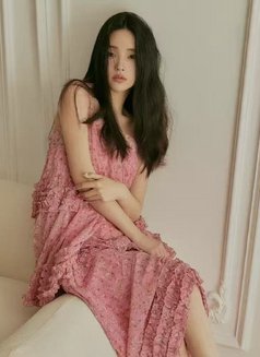 Lucy - escort in Cairo Photo 2 of 4