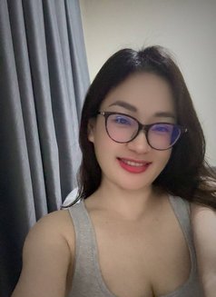 Lucy - masseuse in Muscat Photo 3 of 6