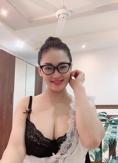 Lucy - masseuse in Muscat Photo 6 of 6