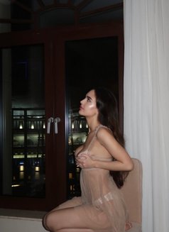 Lucy - escort in Taipei Photo 4 of 8