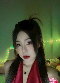 Lucy - escort in Dubai Photo 5 of 6