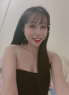 Lucy Small Girl - puta in Muscat Photo 5 of 6