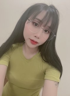 Lucy Small Girl - puta in Muscat Photo 6 of 6