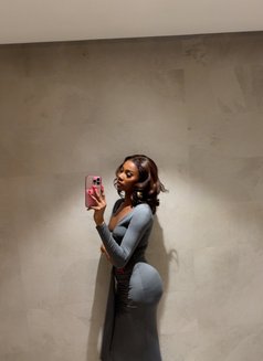Lucy - escort in Singapore Photo 1 of 6