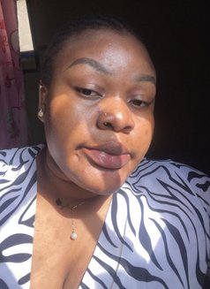 Lucy - puta in Tabuk Photo 2 of 4