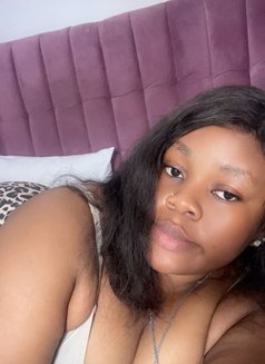 Lucy - puta in Tabuk Photo 6 of 7