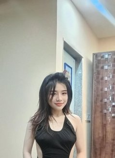 Lucy - escort in Gurgaon Photo 7 of 12