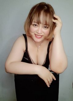 Lucy - masseuse in Kuala Lumpur Photo 3 of 7