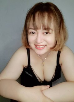 Lucy - masseuse in Kuala Lumpur Photo 4 of 7