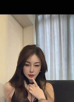 Lucy - escort in Madinah Photo 1 of 3