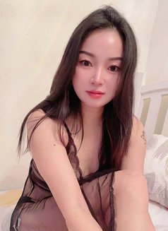 Lucy - escort in Madinah Photo 3 of 3