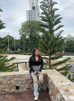 Lucy - puta in Pattaya Photo 5 of 16