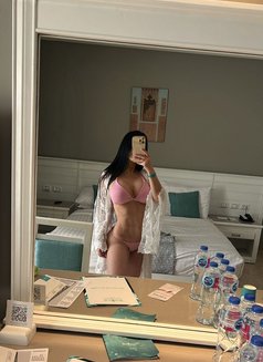Lucy - escort in Beirut Photo 3 of 13