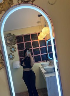 Lucy - escort in Beirut Photo 5 of 13