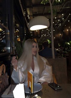 Ludmila - puta in Dubai Photo 3 of 8