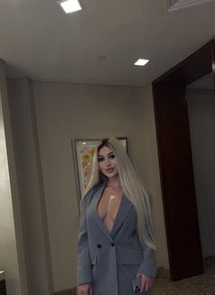 Ludmila - puta in Dubai Photo 5 of 8