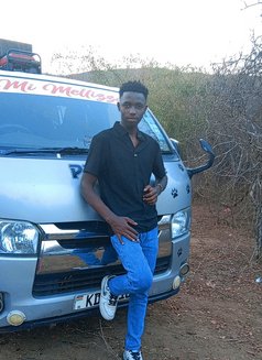 Lui - masseur in Nairobi Photo 5 of 5