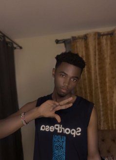 Lui - masseur in Nairobi Photo 5 of 8