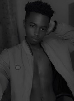 Lui - masseur in Nairobi Photo 7 of 8