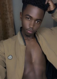 Lui - masseur in Nairobi Photo 8 of 8