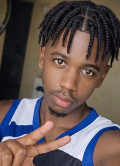 Lui - masseur in Nairobi Photo 6 of 8