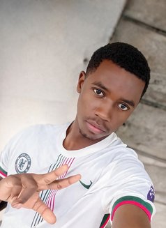 Lui - masseur in Nairobi Photo 7 of 8