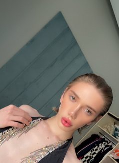 Luis 20 - Male escort in Baku Photo 8 of 10