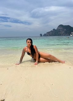 Luiza - puta in Phuket Photo 2 of 9