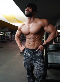 Lukad - Male escort in Dubai Photo 1 of 6