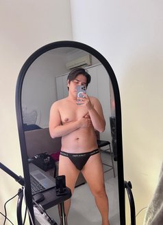 Lukas - masseur in Manila Photo 2 of 2