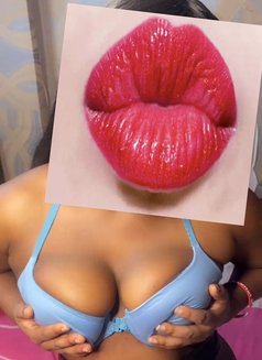 Lulu - escort in New Delhi Photo 2 of 5