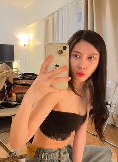 Lulu - puta in Hong Kong Photo 2 of 3