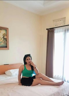 Lulu - escort in Bali Photo 7 of 9